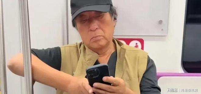 牛群离冯巩后境遇凄凉妻离子散节目倒地不起(图8)