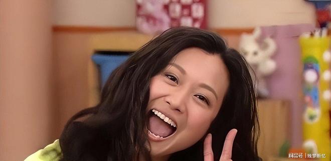 香港知名女星人设突然崩塌摆地摊还房贷多次拒绝前男友求婚(图3)