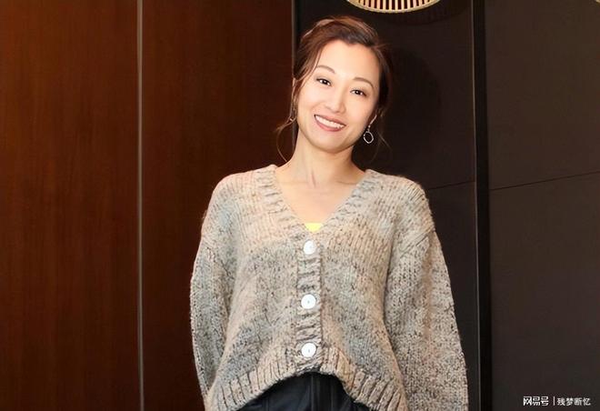 香港知名女星人设突然崩塌摆地摊还房贷多次拒绝前男友求婚(图4)