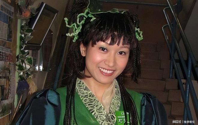 香港知名女星人设突然崩塌摆地摊还房贷多次拒绝前男友求婚