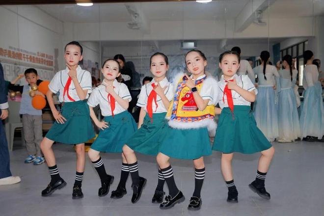 童心闪耀梦想花开!2026阳江少儿春晚精彩回顾20个精彩节目点亮艺术之夜!(图3)
